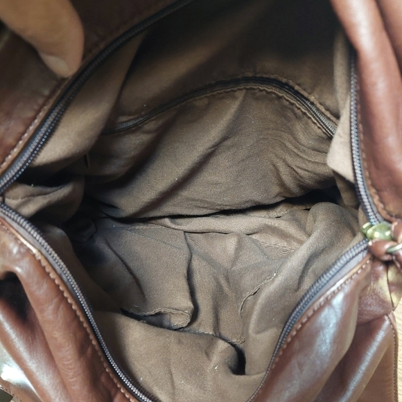 Bentley Leathers "Cargo" Shoulder Bag - Picture 12 of 16